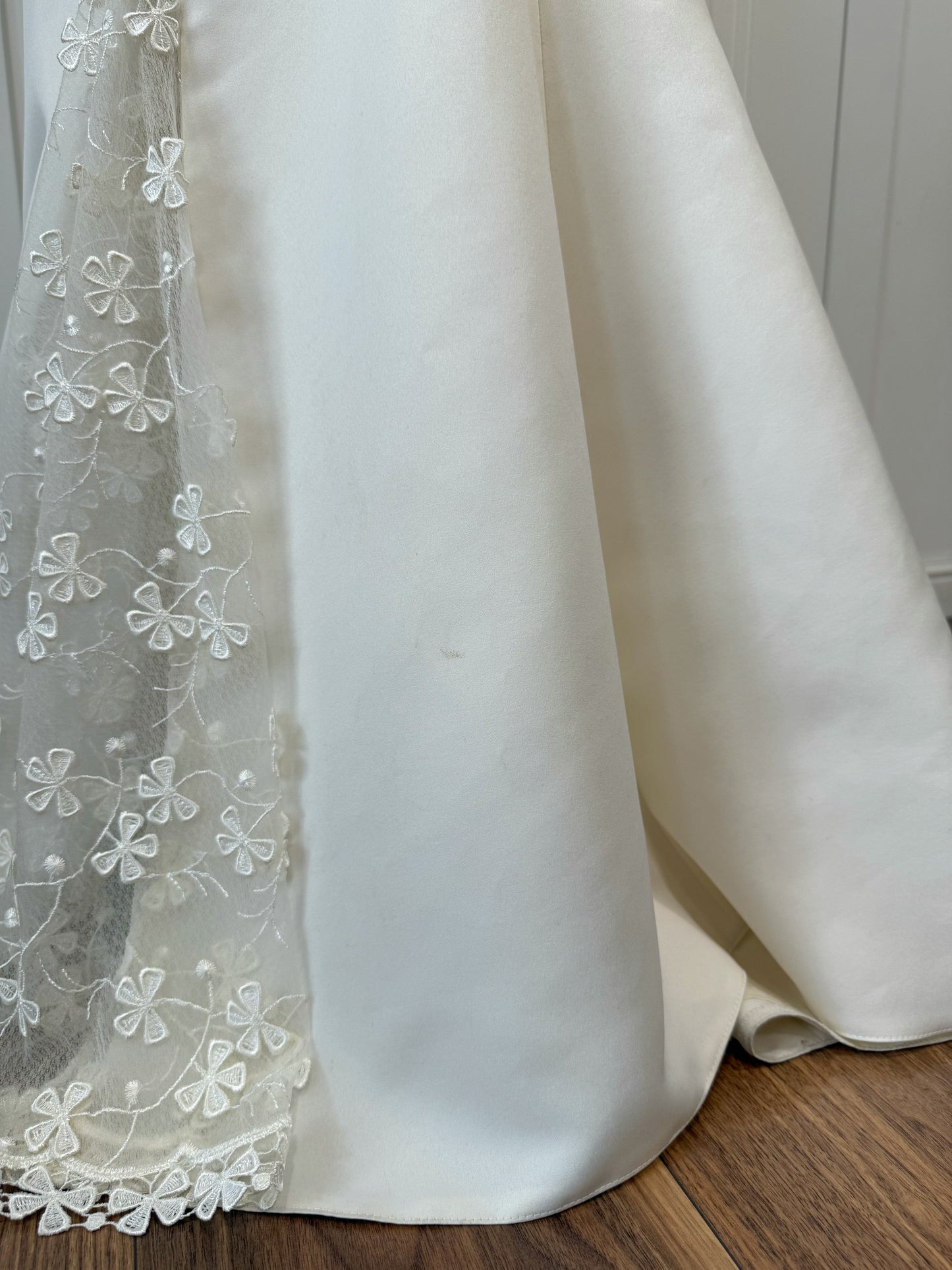 Elegant Cream Wedding Dress with Floral Embroidery