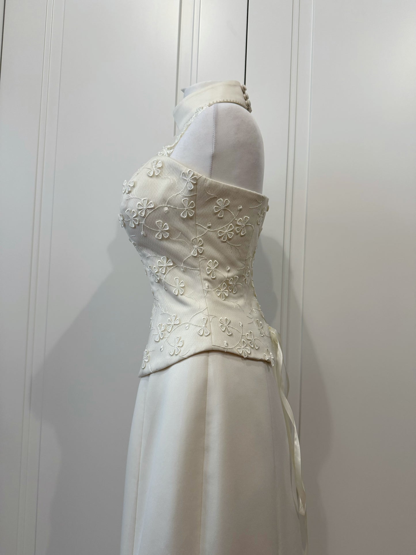 Elegant Cream Wedding Dress with Floral Embroidery