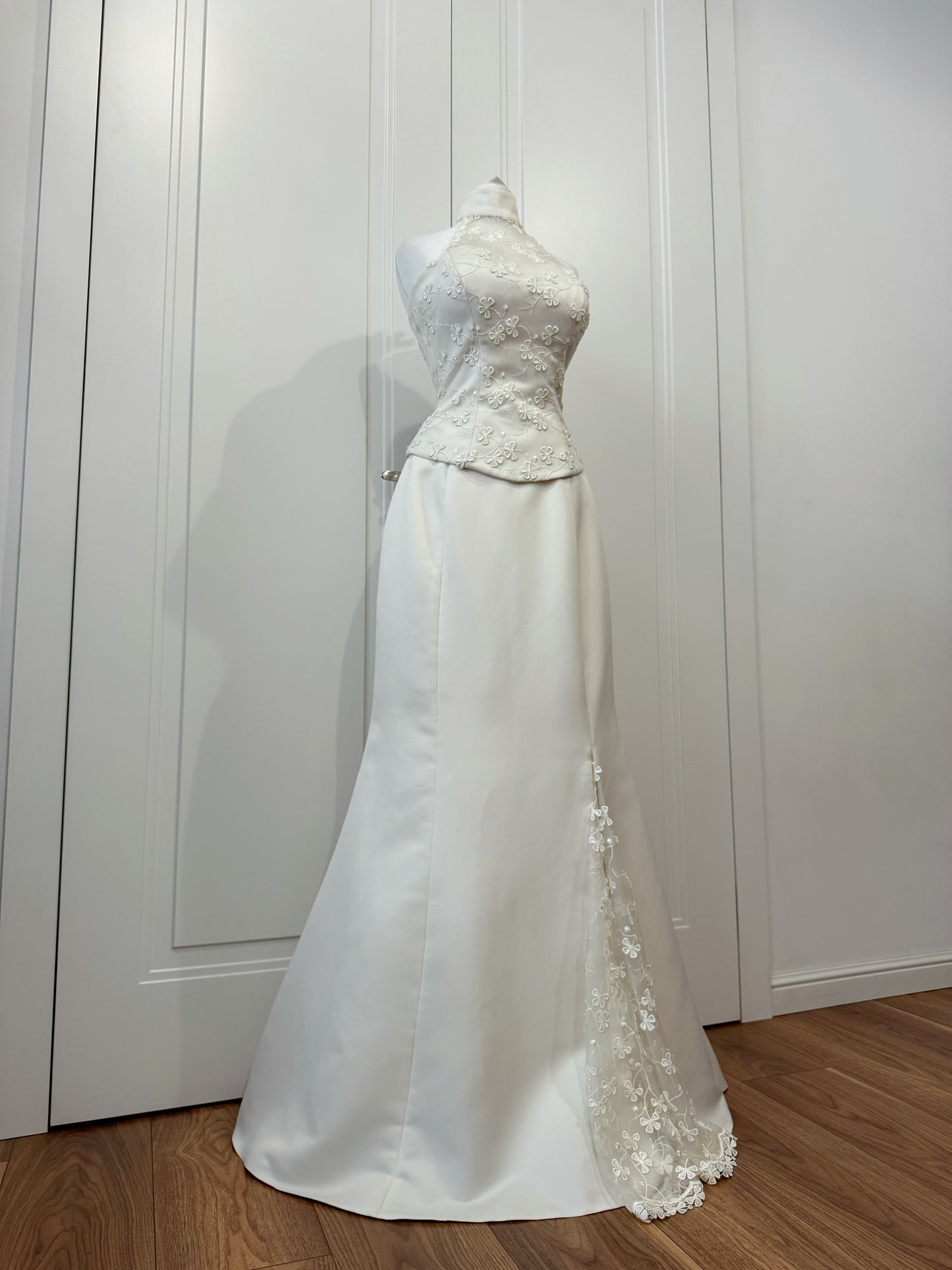 Elegant Cream Wedding Dress with Floral Embroidery