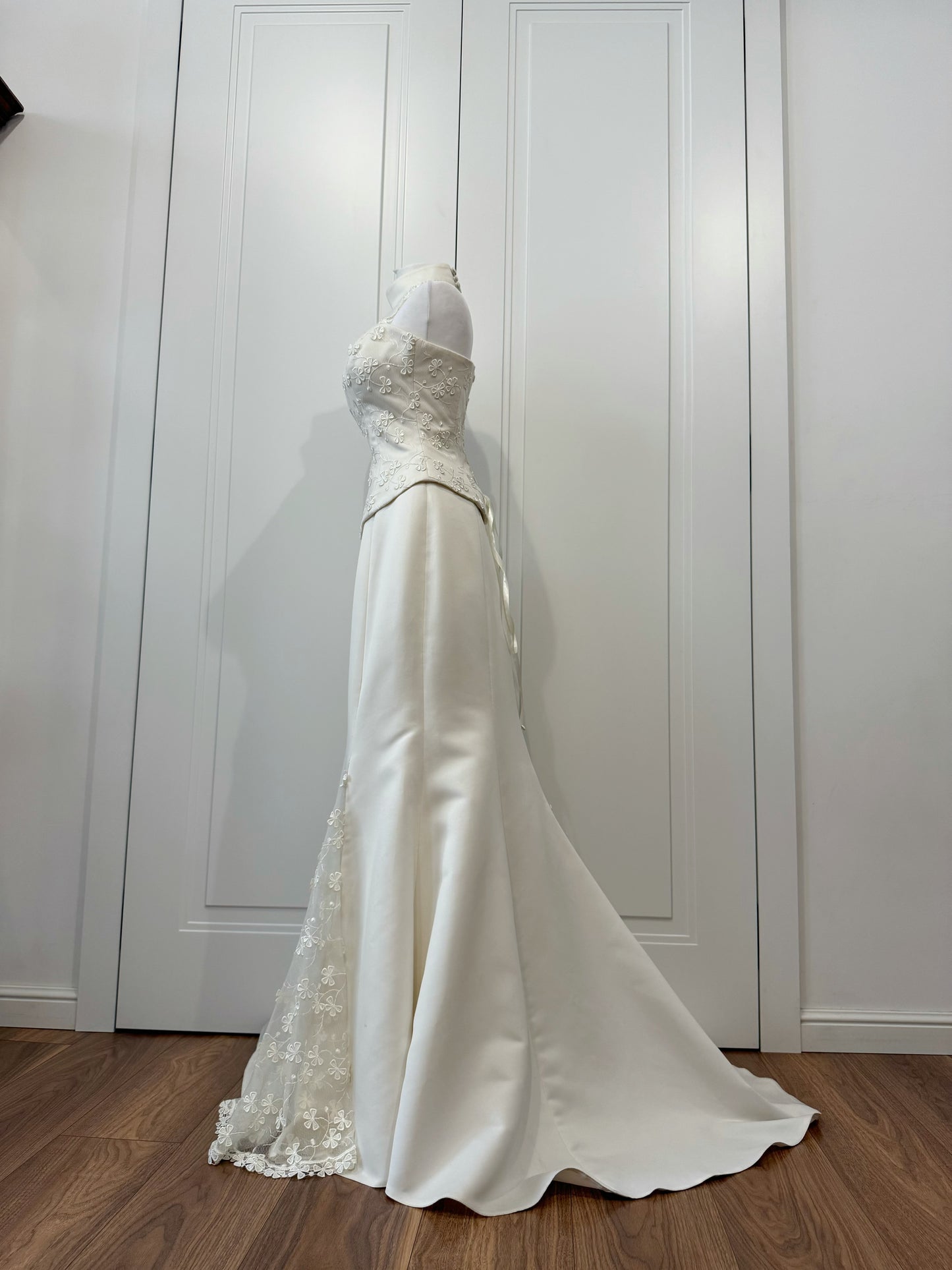 Elegant Cream Wedding Dress with Floral Embroidery